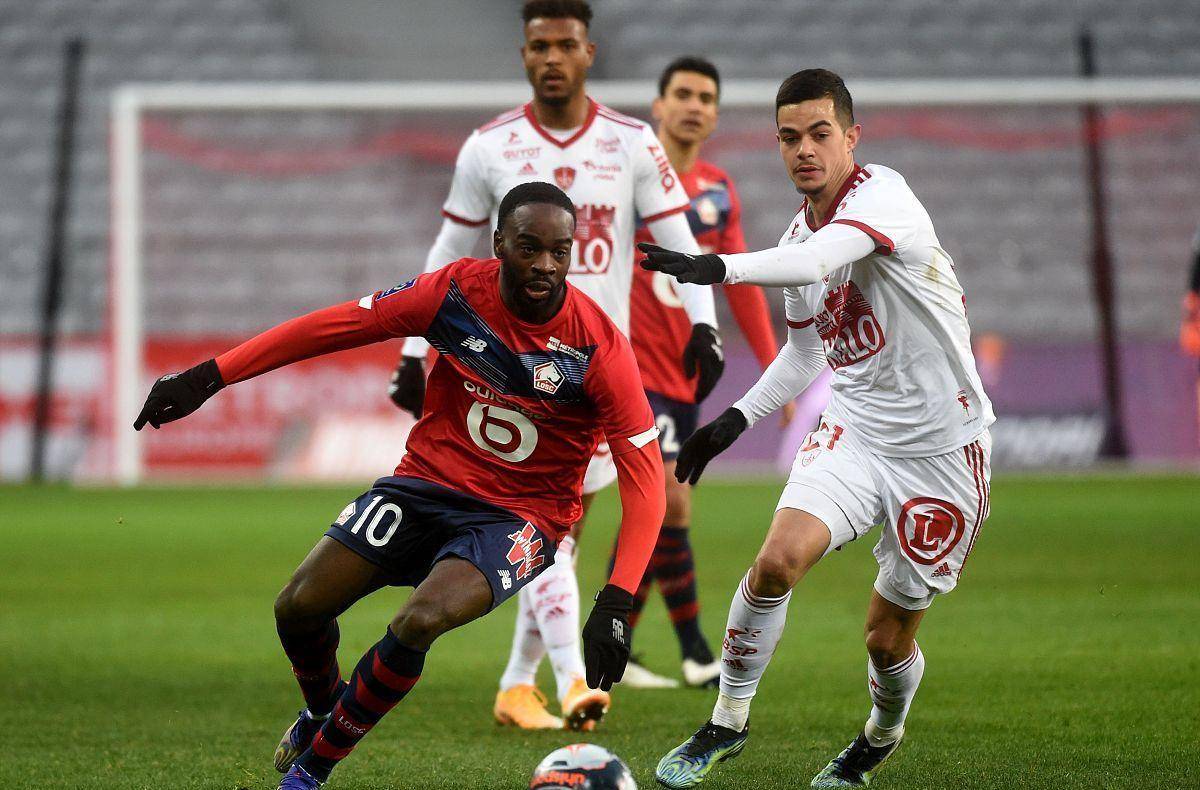 月的烈日下 月的烈日下